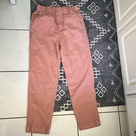 Faherty Essential Travel Tapered Pants in Faded Rose Linen Modal Blend - Picture 2 of 5